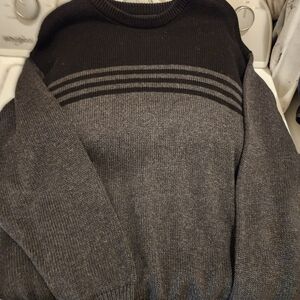 Croft & Barrow Men's Charcoal and Black Crewneck Sweater